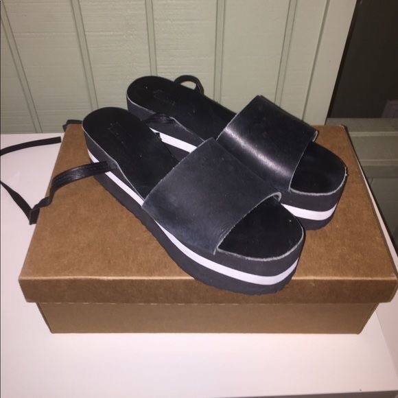 AA Straight platform sandals - Picture 2 of 5